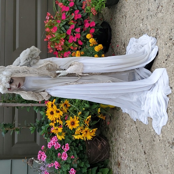 50" Lighted Halloween Scary Bride - Picture 2 of 11